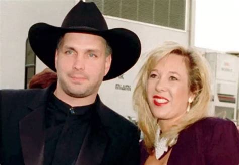 sandy 1st wife|garth brooks divorce settlement amount.